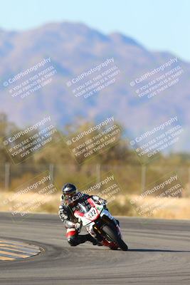 media/Jan-10-2025-CVMA Friday Practice (Fri) [[489e0da257]]/Group 4 and Trackday/Session 5 (Turn 7)/